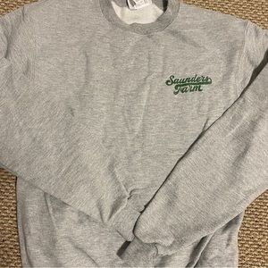UNISEX SAUNDERS FARM CHAMPION CREW ⭐️ NEVER WORN